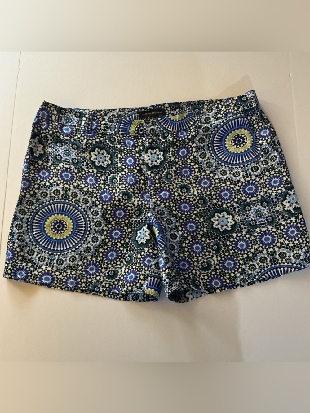 Banana Republic Shorts Womens 12 Linen Blend Medallion Mosaic Print Purple green